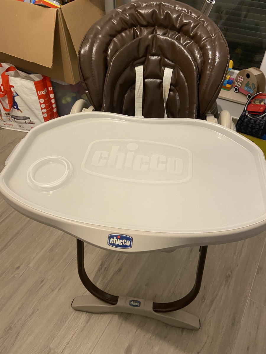 Illustration de Chaise haute chicco 