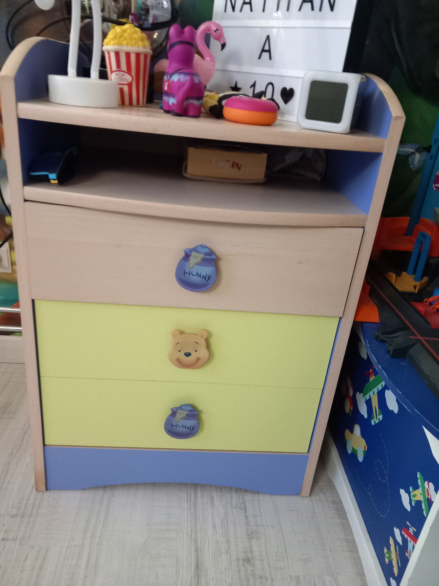 Illustration de VENDUE Chambre enfant Winnie l'ourson VENDUE 