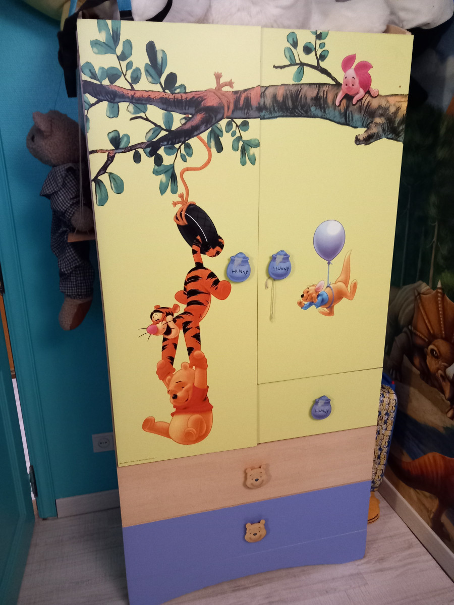 Illustration de VENDUE Chambre enfant Winnie l'ourson VENDUE 