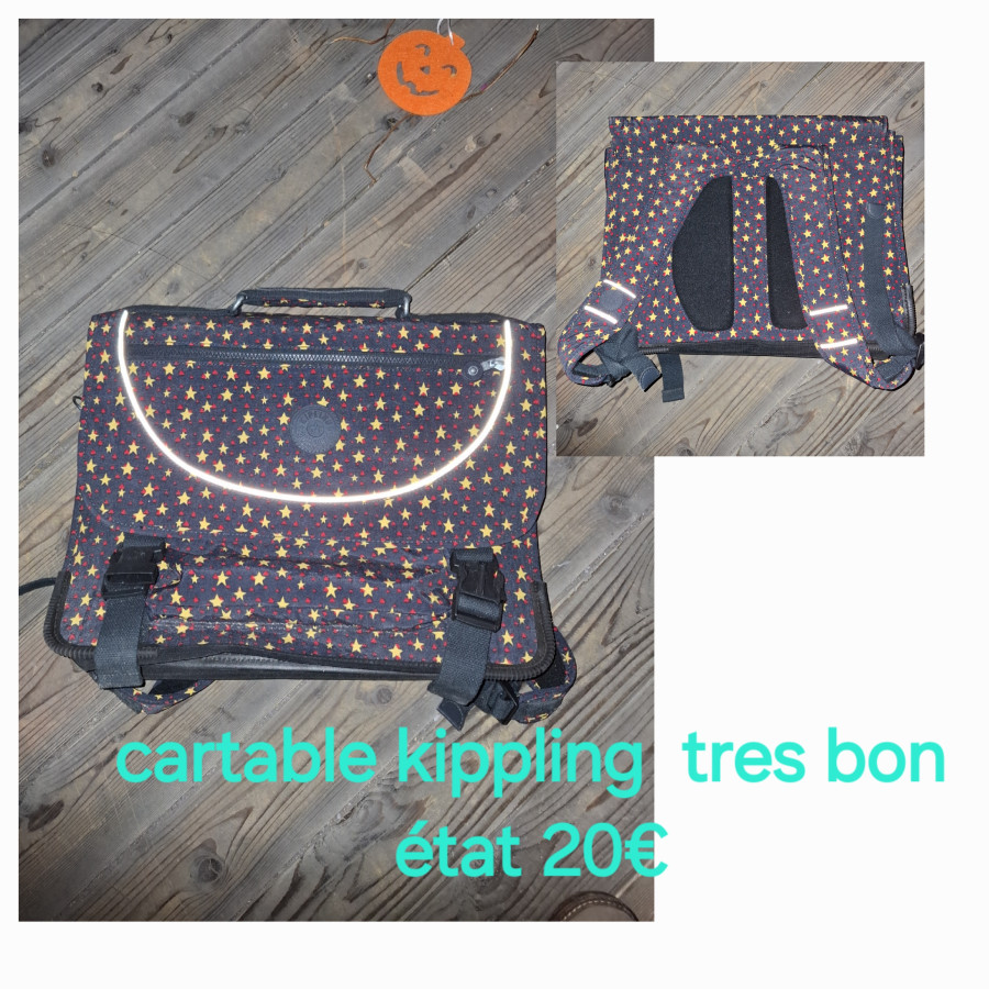 Illustration de Divers objets et vêtements 