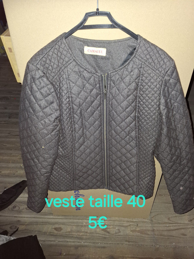 Illustration de Divers objets et vêtements 